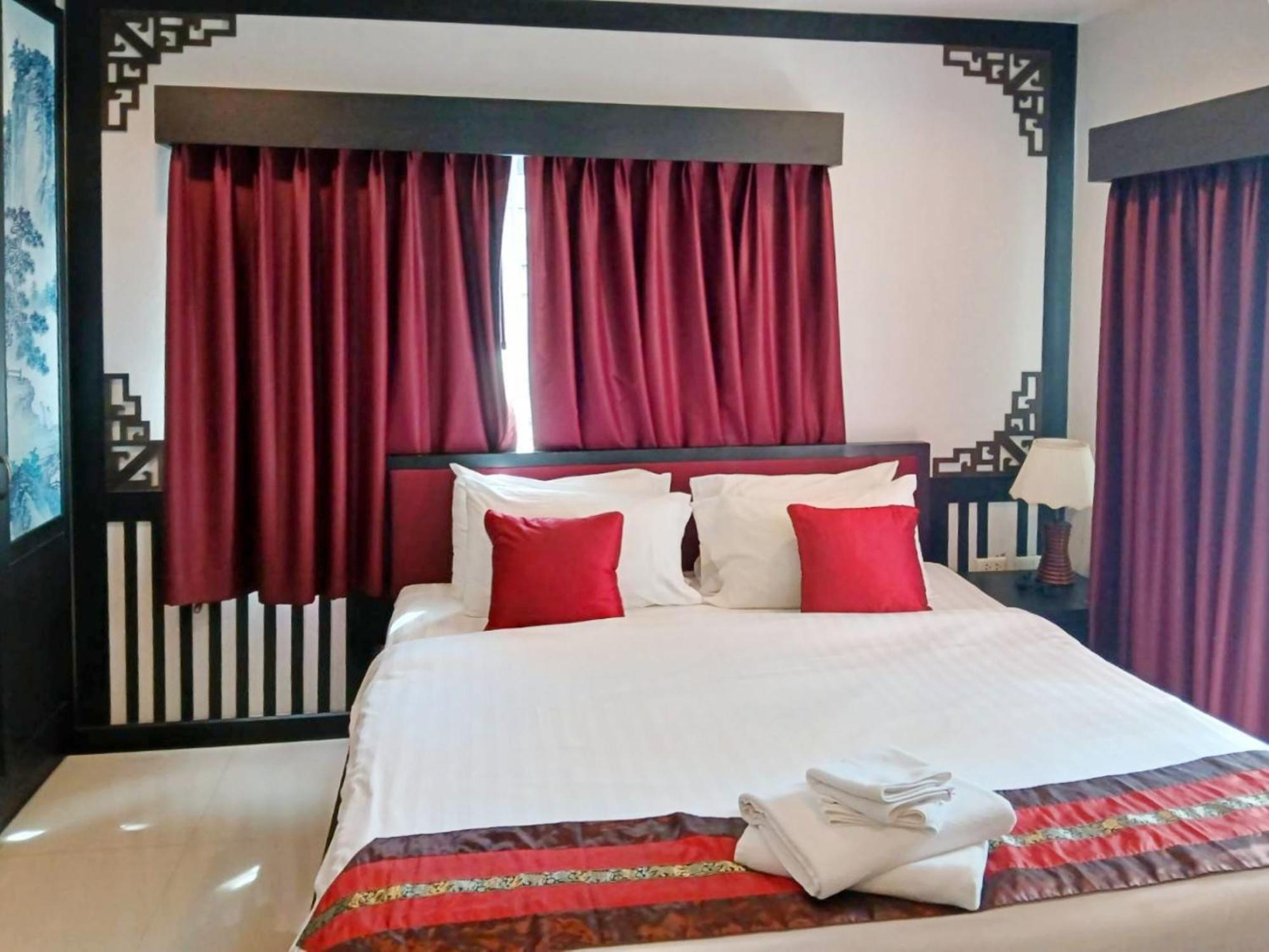 Sunray Beach Hotel Patong Экстерьер фото