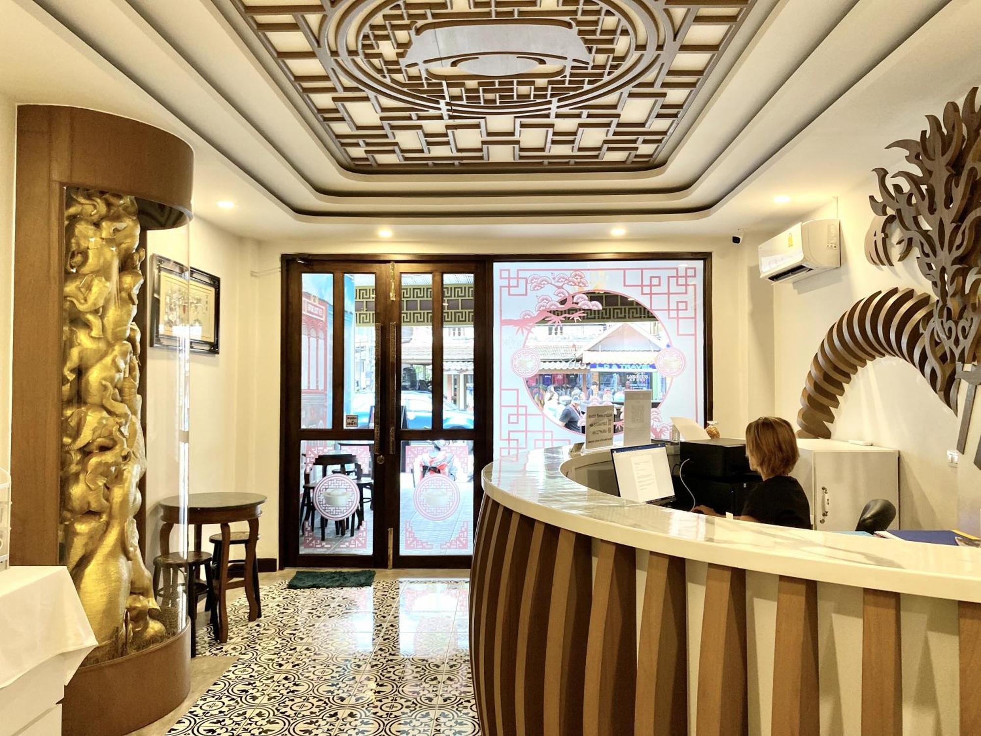 Sunray Beach Hotel Patong Экстерьер фото