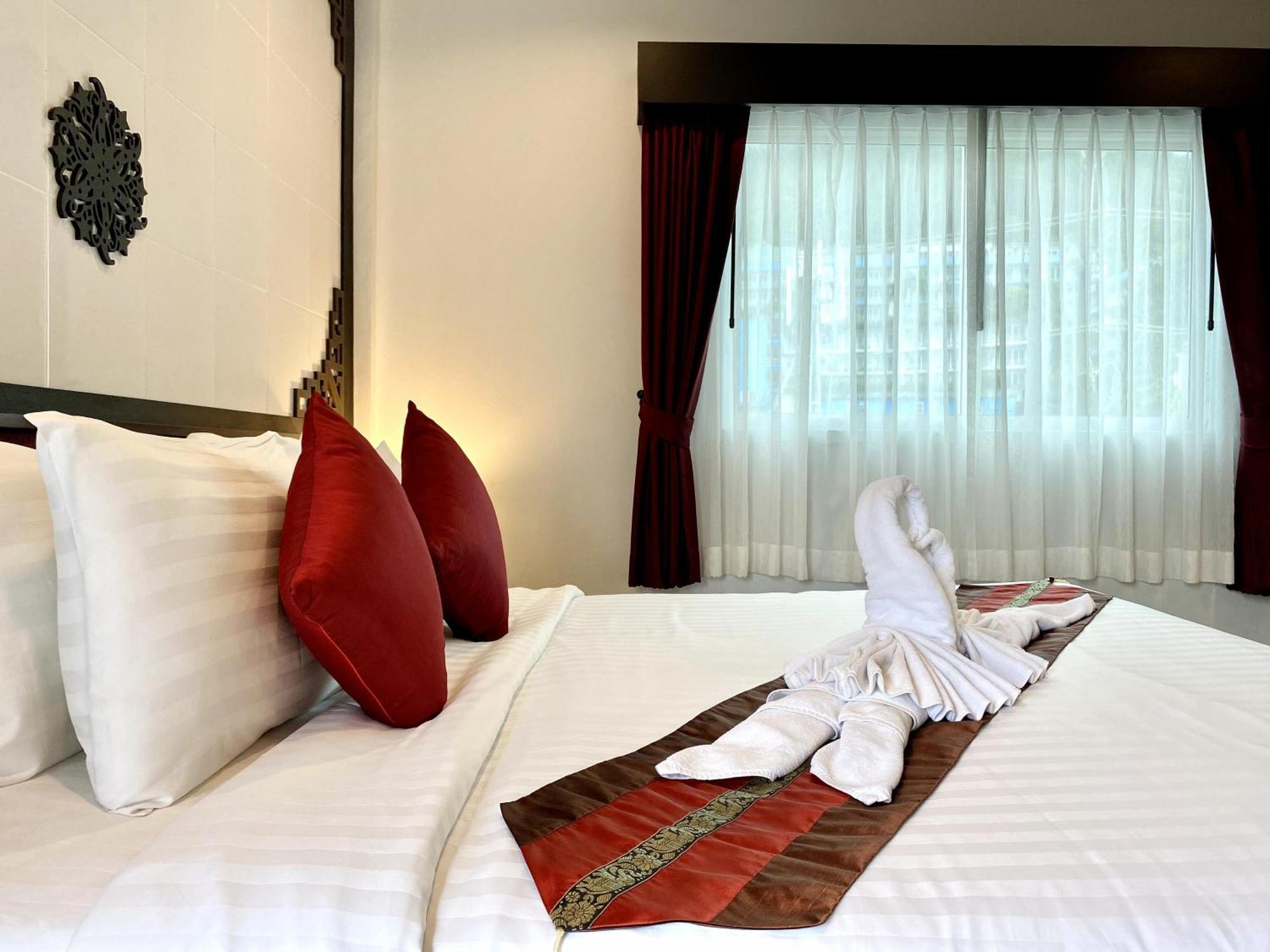 Sunray Beach Hotel Patong Экстерьер фото