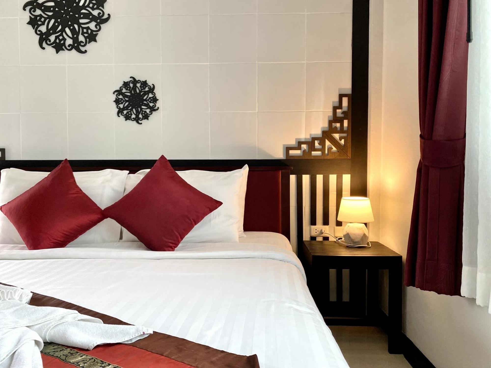 Sunray Beach Hotel Patong Экстерьер фото