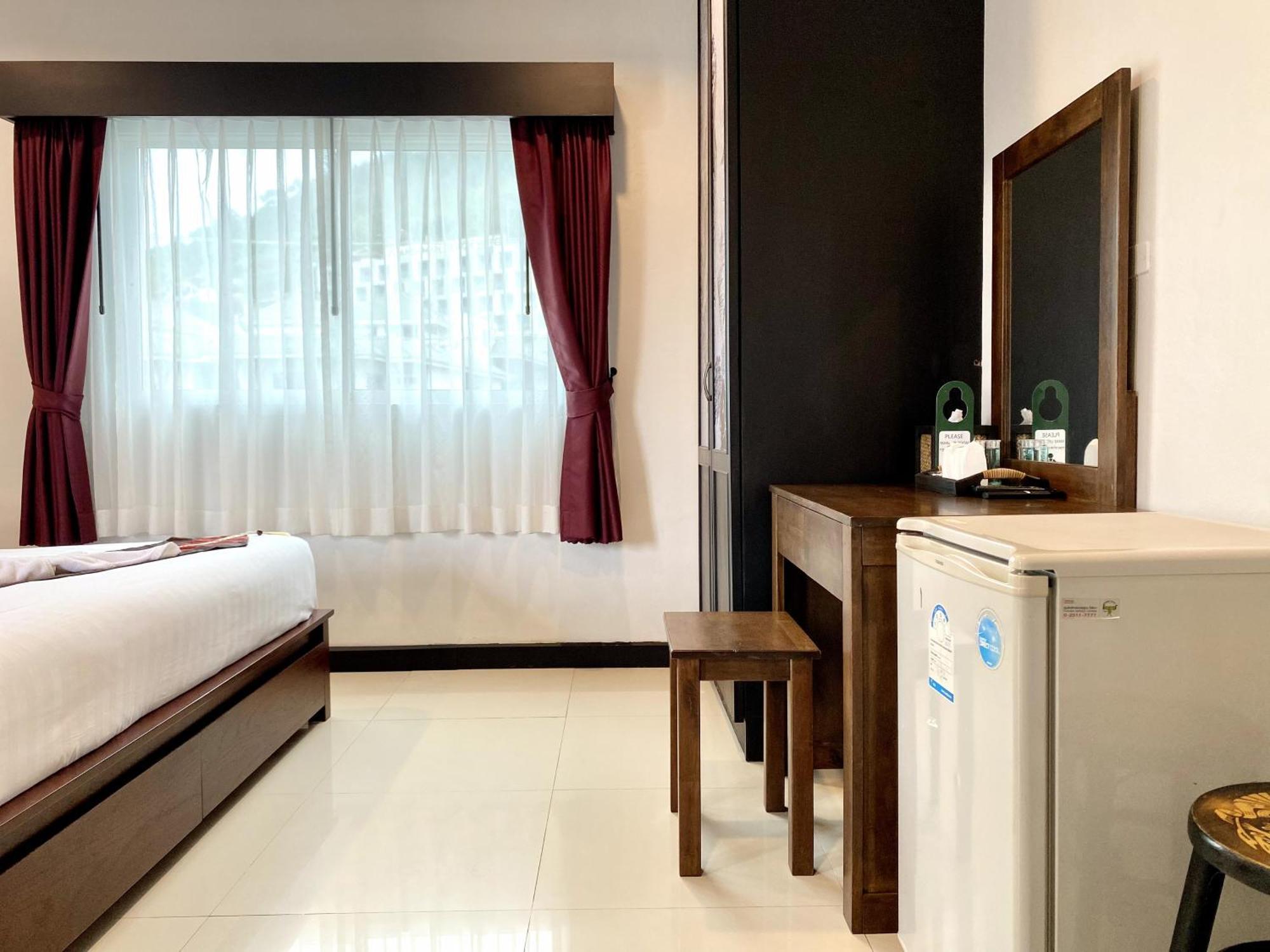 Sunray Beach Hotel Patong Экстерьер фото