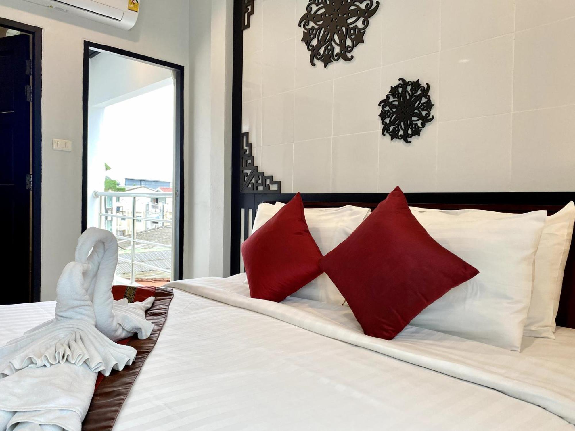 Sunray Beach Hotel Patong Экстерьер фото