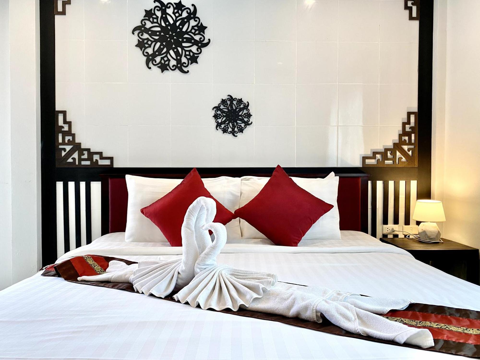 Sunray Beach Hotel Patong Экстерьер фото