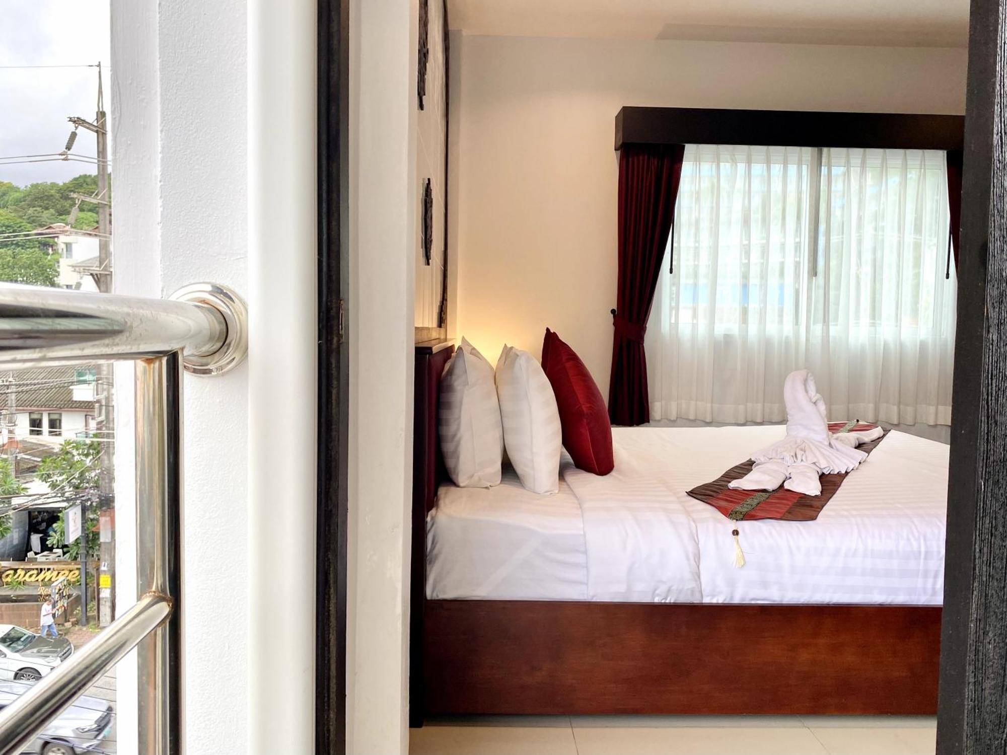 Sunray Beach Hotel Patong Экстерьер фото