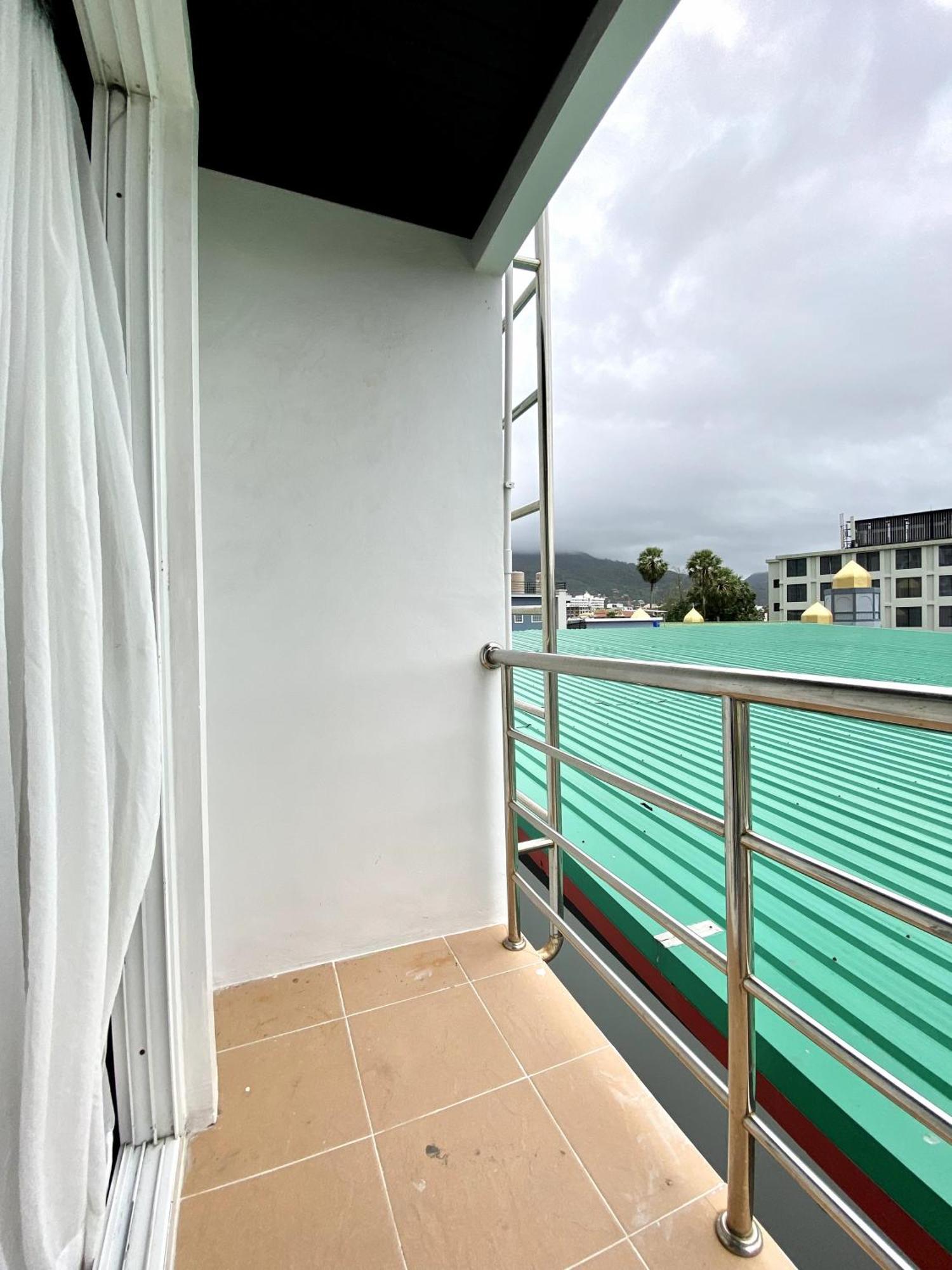 Sunray Beach Hotel Patong Экстерьер фото