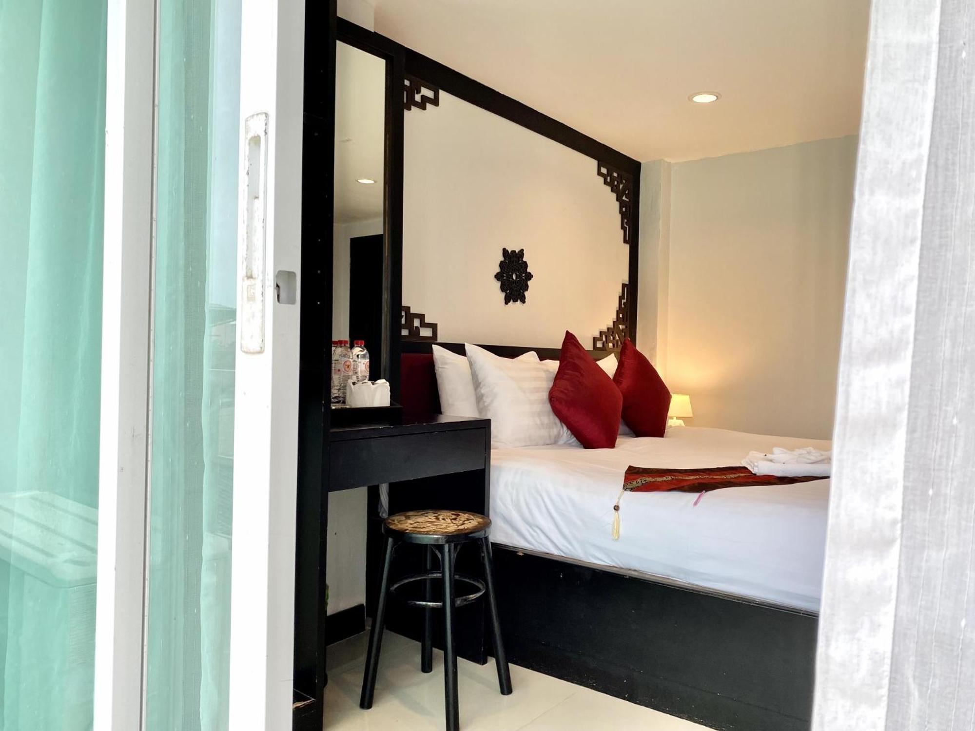 Sunray Beach Hotel Patong Экстерьер фото