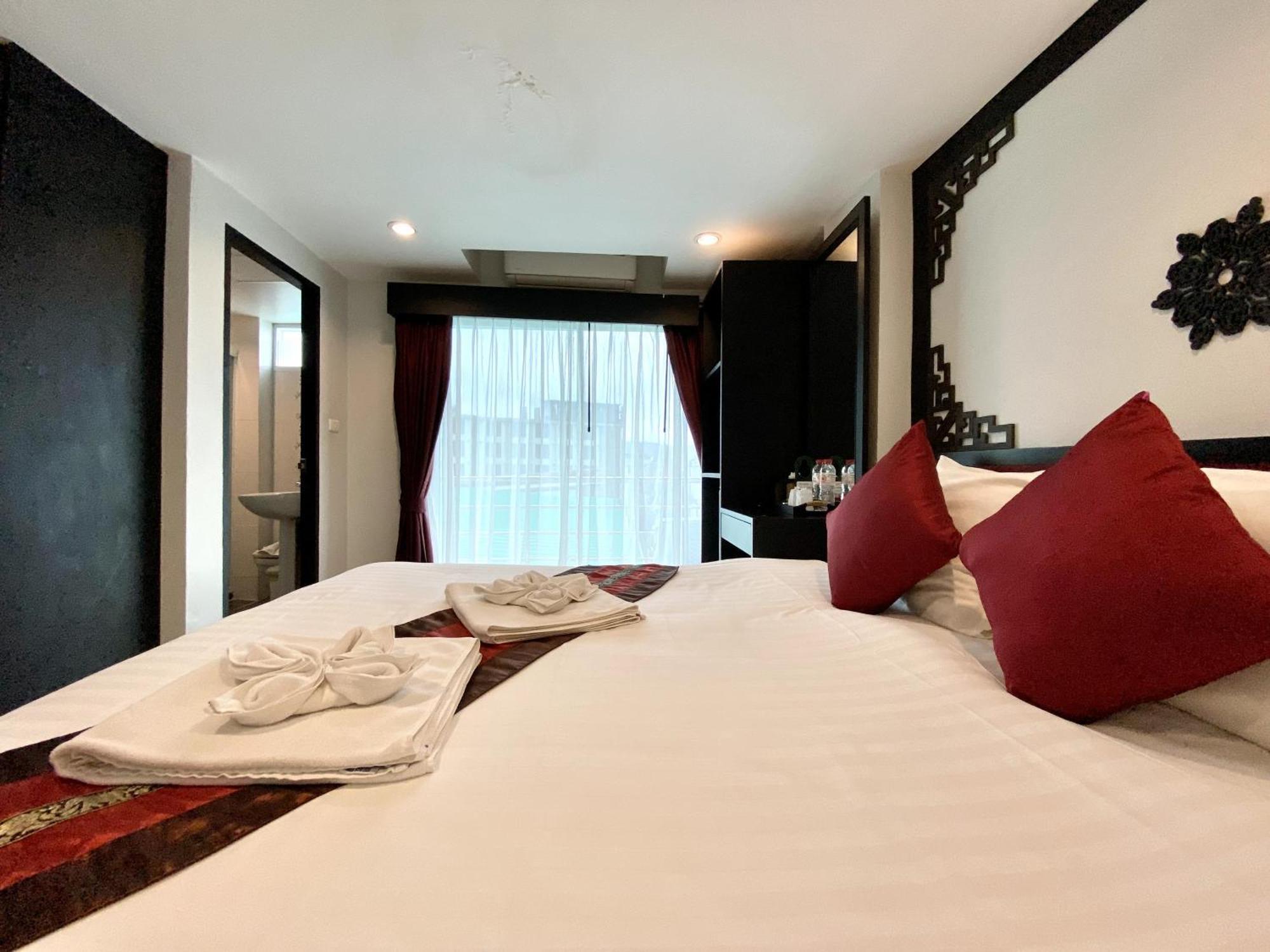Sunray Beach Hotel Patong Экстерьер фото