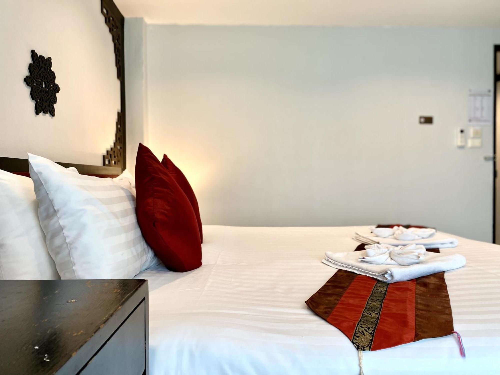 Sunray Beach Hotel Patong Экстерьер фото