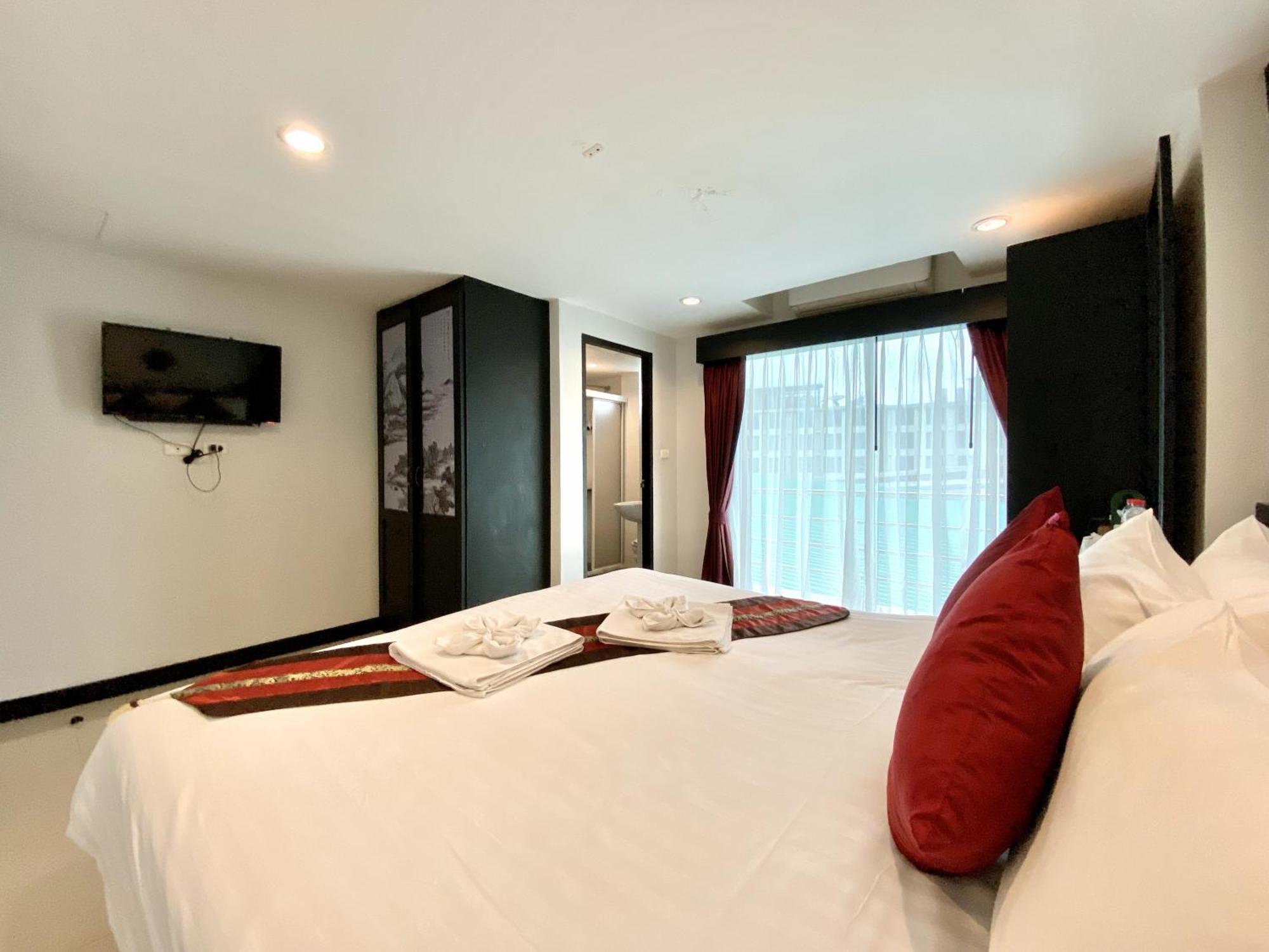 Sunray Beach Hotel Patong Экстерьер фото