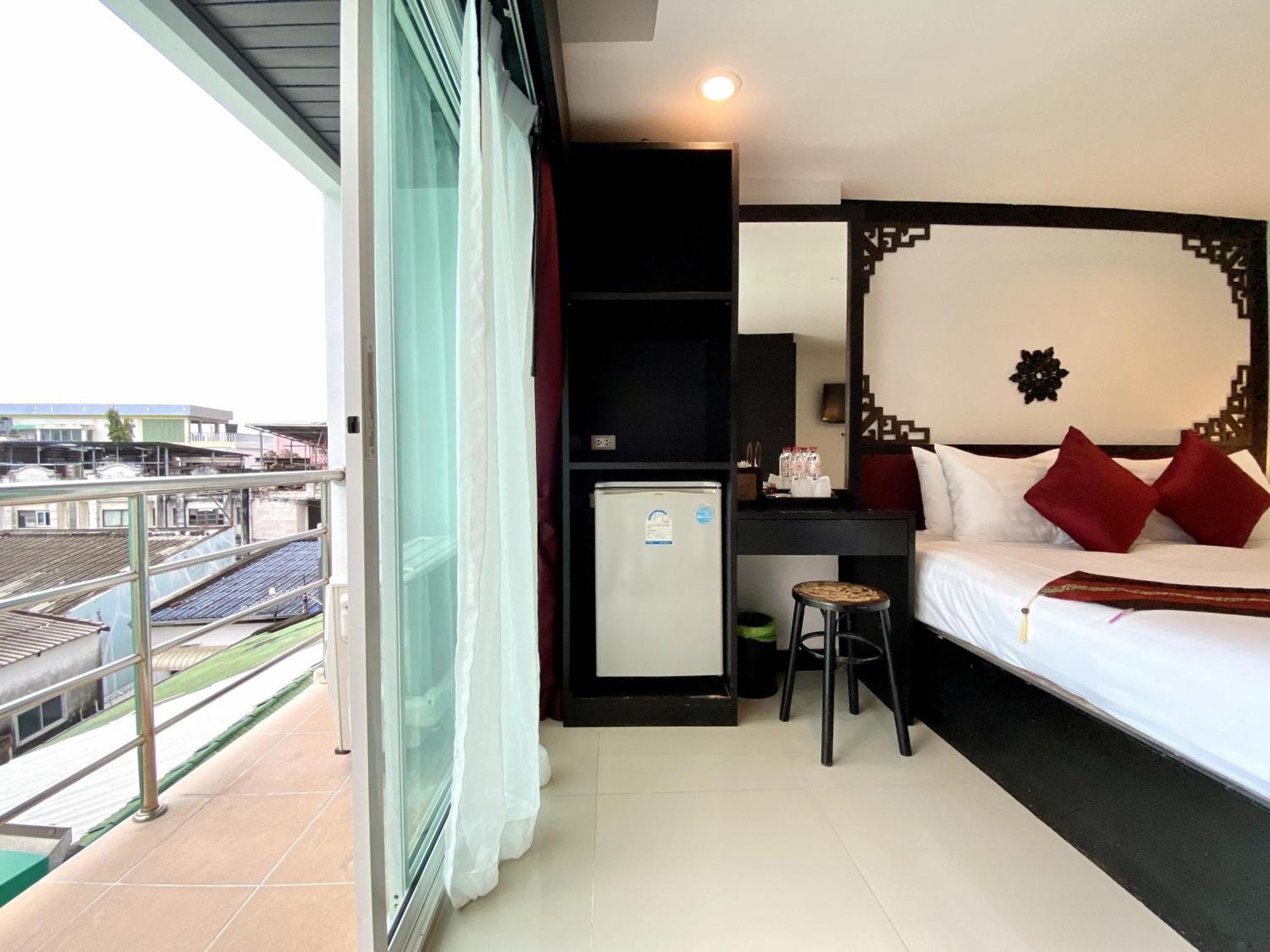 Sunray Beach Hotel Patong Экстерьер фото