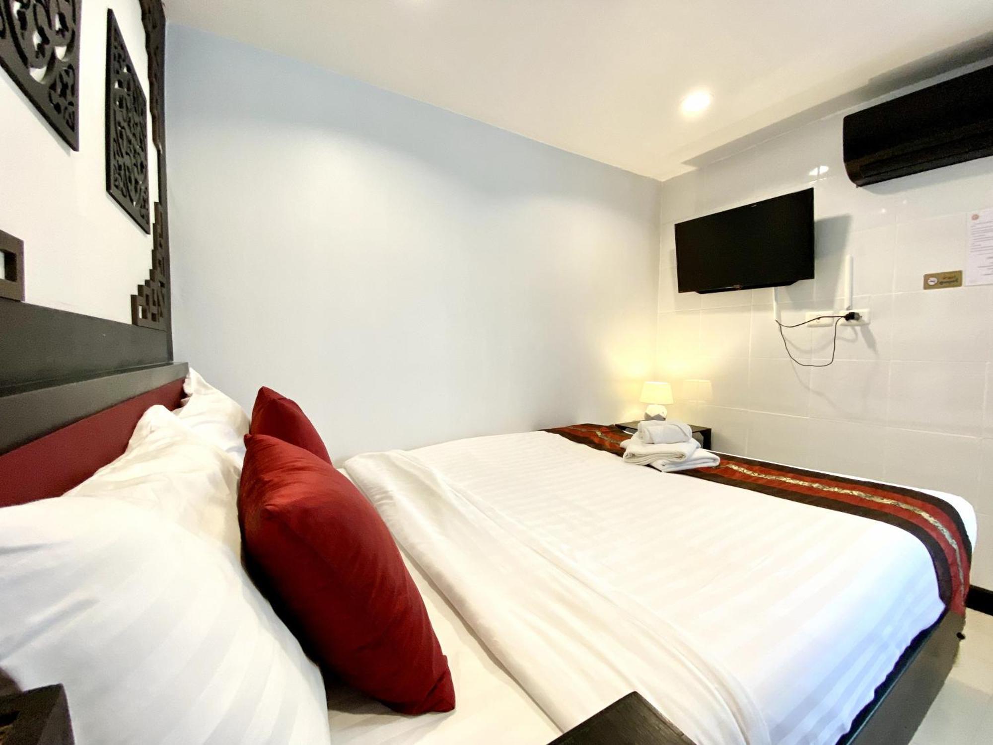 Sunray Beach Hotel Patong Экстерьер фото