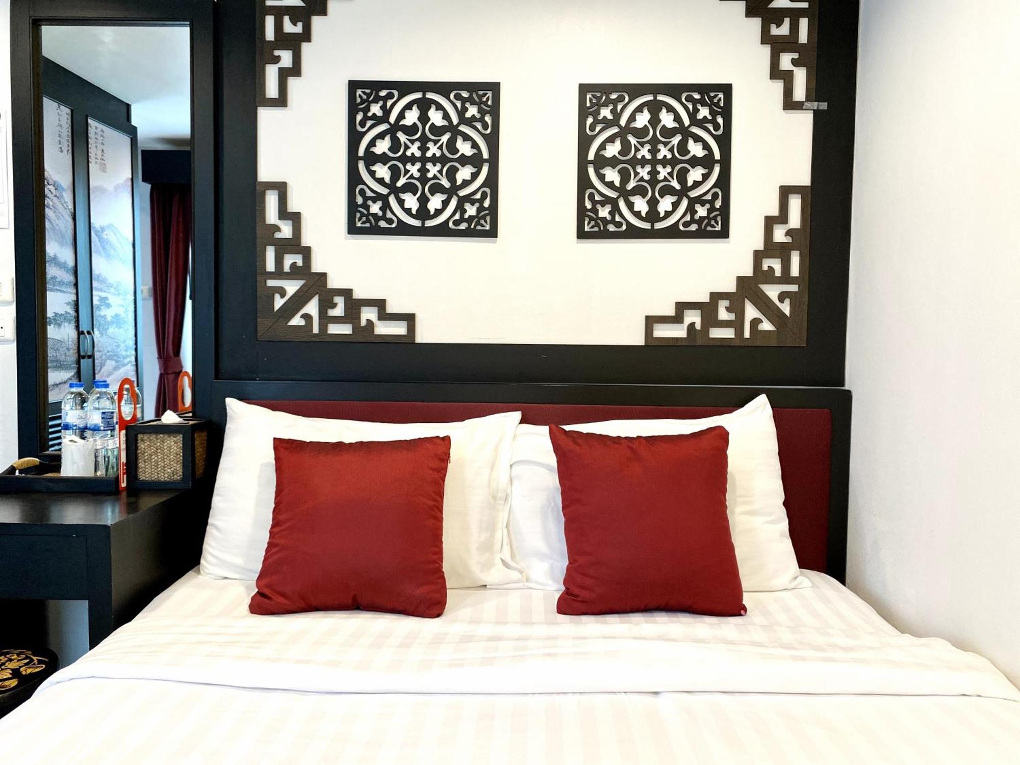 Sunray Beach Hotel Patong Экстерьер фото