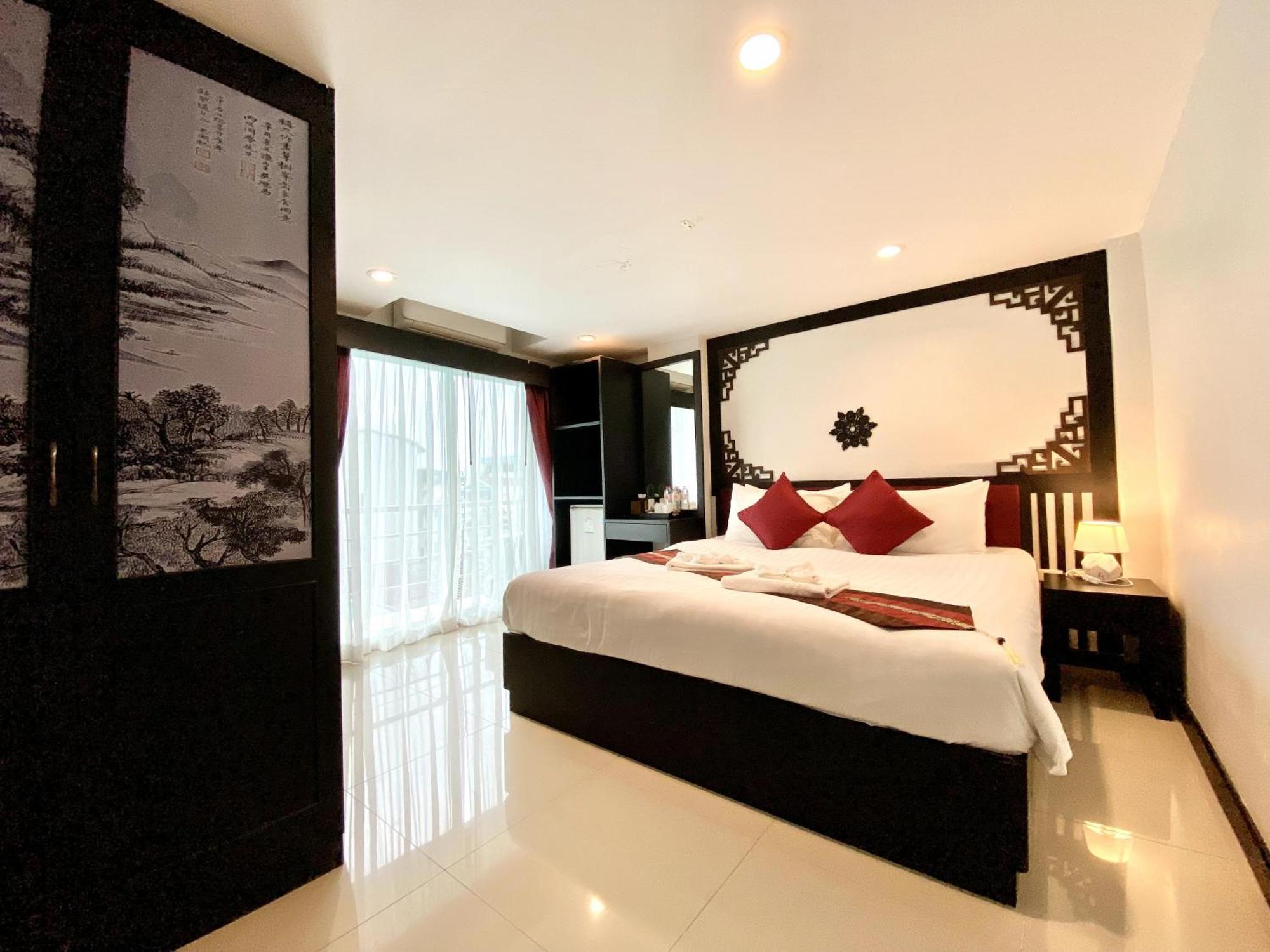Sunray Beach Hotel Patong Экстерьер фото